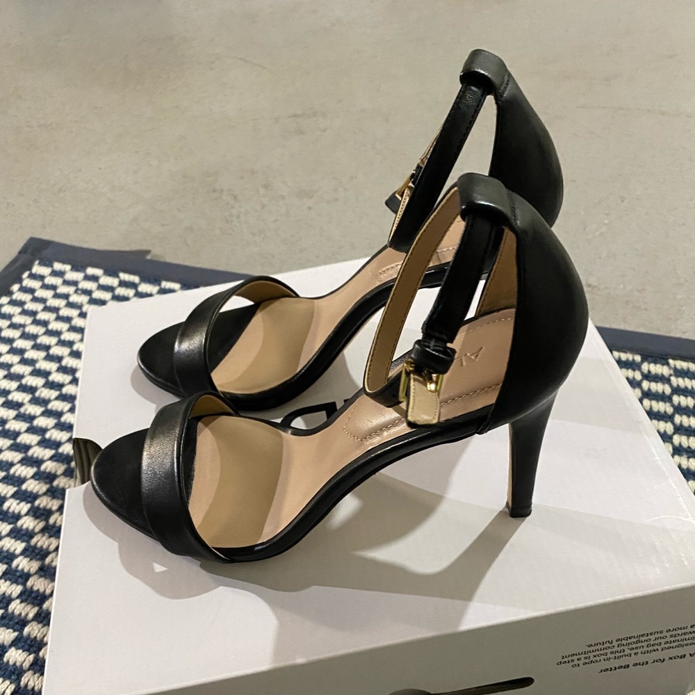 Looks great with any dress, pants or skirt
